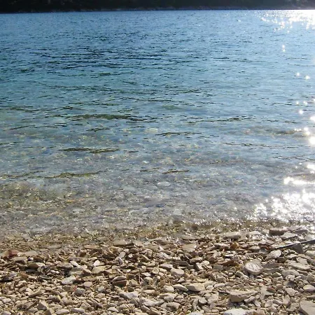 Spacious In With Shared Pool 100 M² Zrnovo