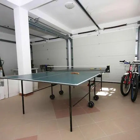 Апартаменты Spacious In With Shared Pool 100 M²