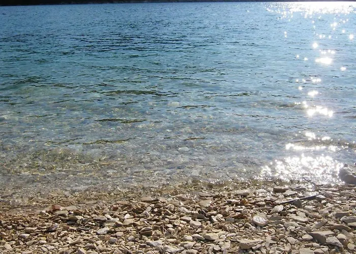 Spacious In With Shared Pool 100 M² Zrnovo