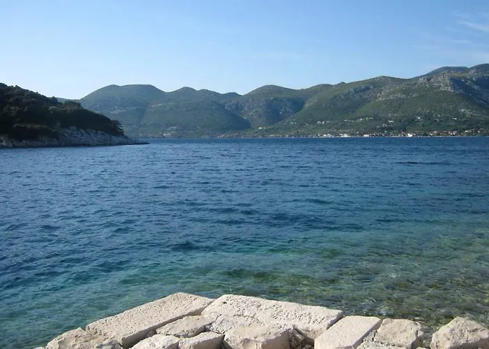 Spacious In With Shared Pool 100 M² Apartament Zrnovo