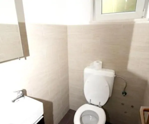 Spacious In With Shared Pool 100 M²