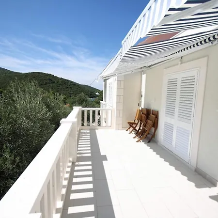 Spacious In With Shared Pool 100 M² Apartamento Zrnovo