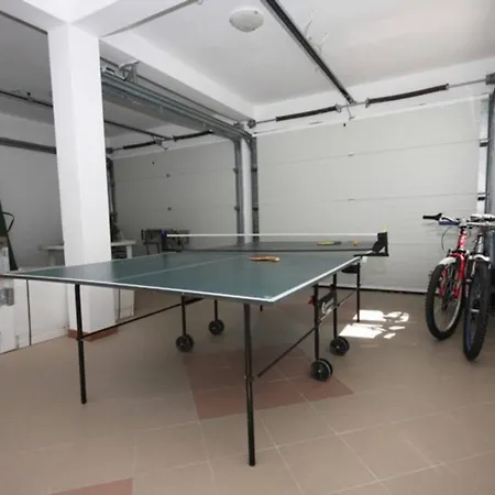 Spacious In With Shared Pool 100 M² * Zrnovo