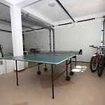 Lägenhet Spacious In With Shared Pool 100 M²
